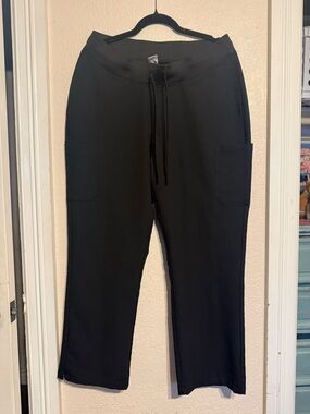 Women’s Black Petite Large Mandala Scrubs